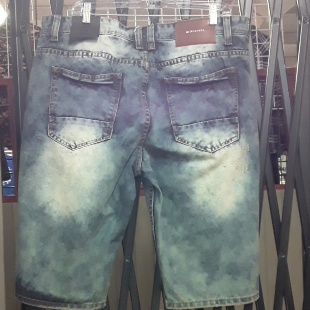 Men Shorts - Picture 2 of 2